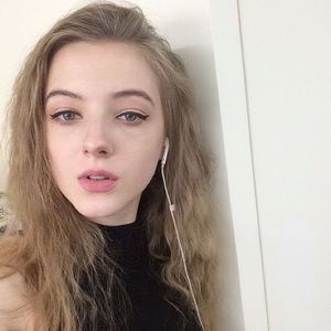 Meet your Posher, Danika